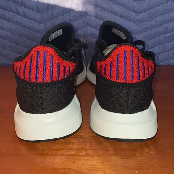 Adidas Swift Run - Picture 3 of 5